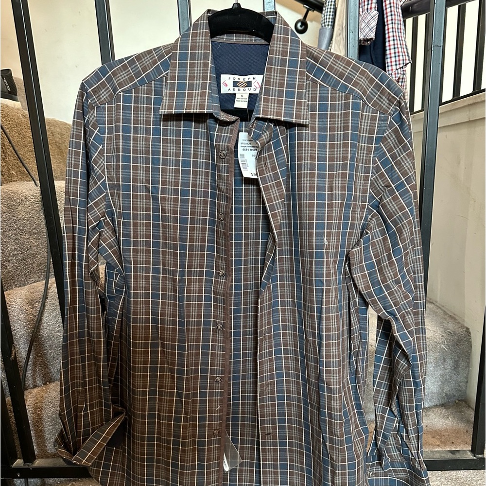 Men’s button down dress shirt, long sleeved with contrasting cuffs.